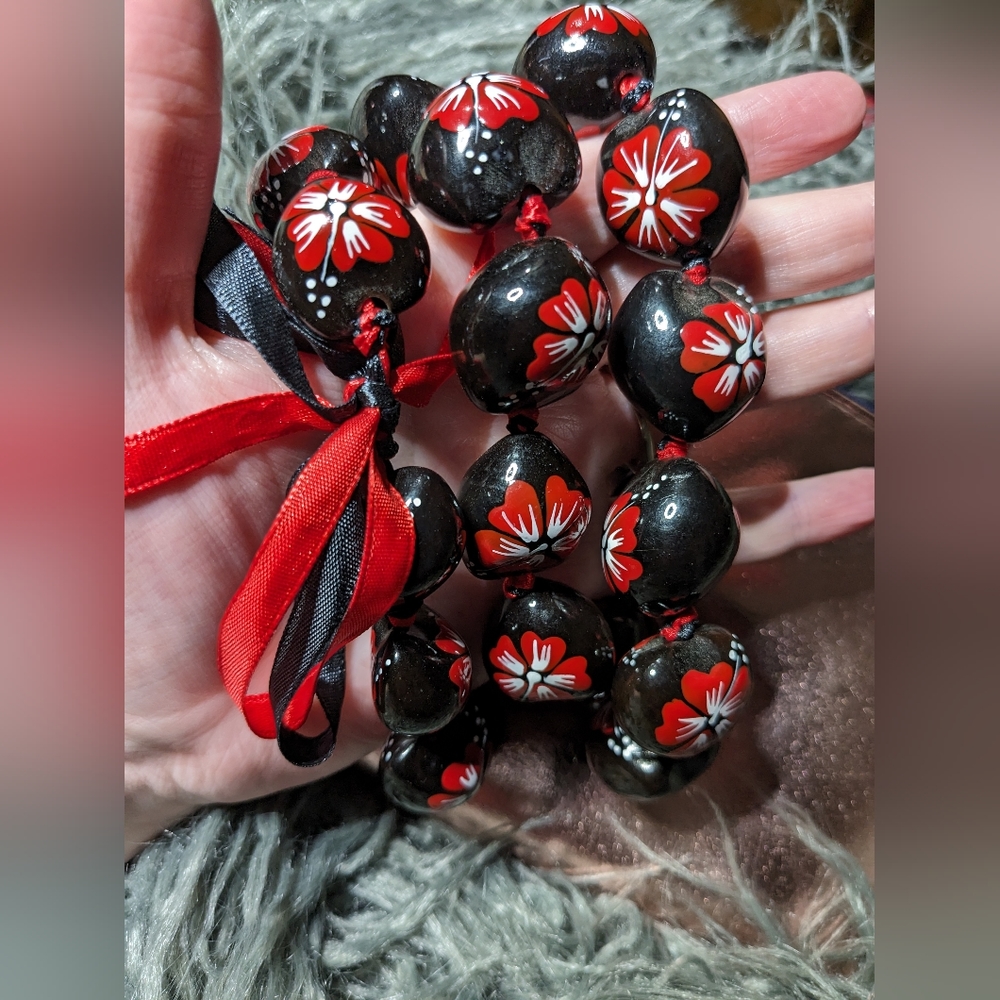Hawaiian kukui nut lei necklace